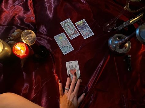 Witch aesthetic Witchcraft tarot the love witch gothic whimsigoth vampire vintage Witch Vampire Aesthetic, Lesbian Witch Aesthetic, Vampy Aesthetic, The Love Witch Aesthetic, Love Witch Aesthetic, Whimsigoth Vampire, Tarot Card Aesthetic, Baby Blue Eyeshadow, Aesthetic Witchcraft