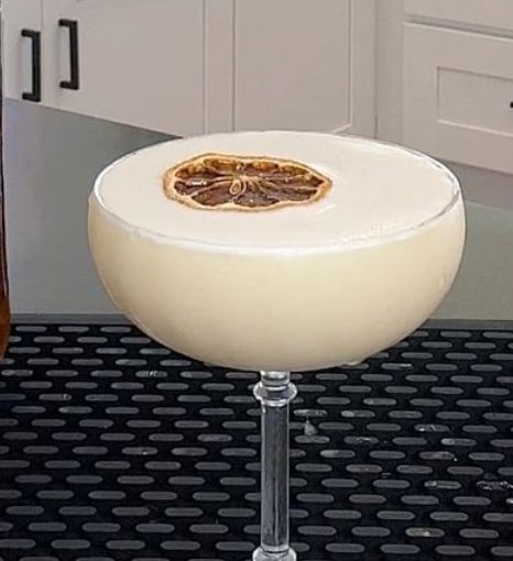 Lemon Meringue Pie Martini, Lemon Meringue Martini, Lemon Meringue Cocktail, Lemon Martini, Lemon Cocktail, Lemon Drop Martini, Creative Cocktail, Lemon Meringue Pie, Martini Recipes