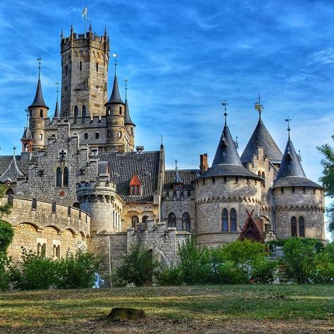 Bodiam Castle, Castle Germany, European Castles, Germany Castles, European Architecture, Fairytale Castle, Fantasy Castle, Disney Castle, Beautiful Castles