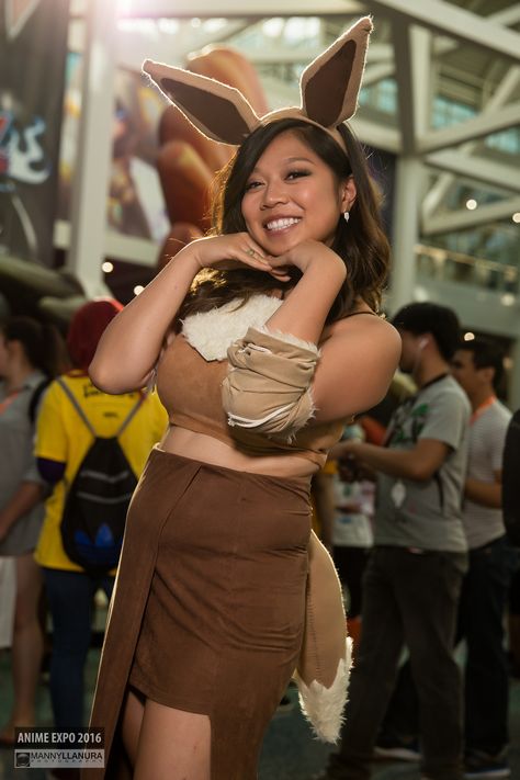 Pokemon Eevee | Cosplay photos from Anime Expo 2016 #ax2016 Eevee Costume, Eevee Cosplay, Glitter Force Characters, Cosplay Pokemon, Pokemon Costumes, Pokemon Cosplay, Anime Expo, Pokemon Eevee, Game Costumes