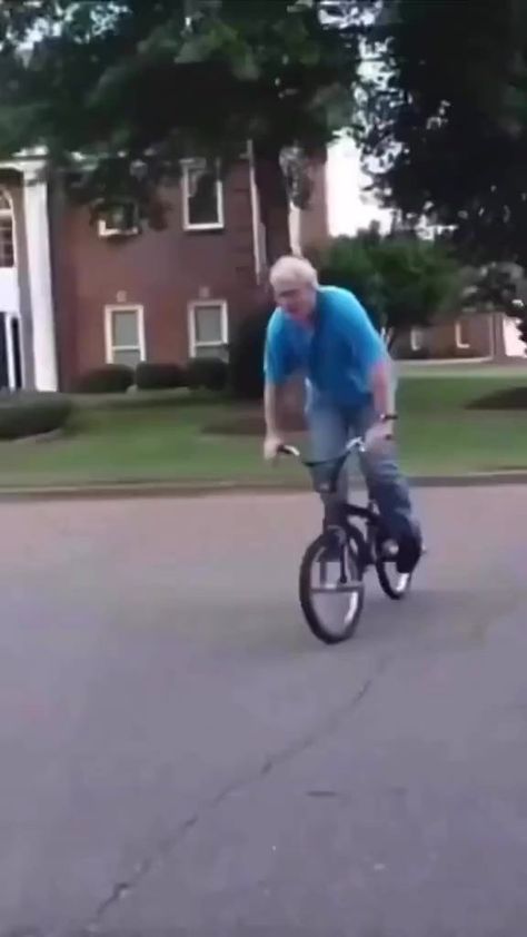 Never too old for BMX 🙌 🎥 GRM Daily | By UCI BMX Freestyle | Facebook | Good job. Bmx Videos, Grm Daily, Bmx Flatland, Funny Mugshots, Bike Humor, Cycling Videos, Bike Hacks, Bicycle Diy, Image Moto