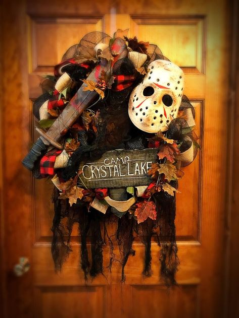 Awesome 30+ Creative DIY Halloween Wreath Design For The Thriller Night Scary Halloween Decorations Outdoor Diy, Scary Halloween Wreath, Scary Halloween Decorations Outdoor, Bricolage Halloween, Diy Halloween Wreath, Creepy Halloween Decorations, Halloween Decorations Diy Outdoor, Diy Halloween Decor, Adornos Halloween