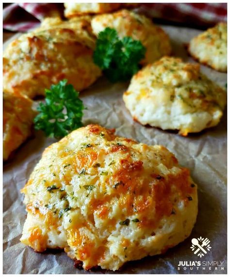 Butter Drop Biscuits, Garlic Drop Biscuits, Drop Biscuits Recipe, Red Lobster Cheddar Bay Biscuits, Garlic Cheddar, Cheesy Biscuit, Delicious Chicken Dinners, Cheddar Bay Biscuits, Cheddar Biscuits