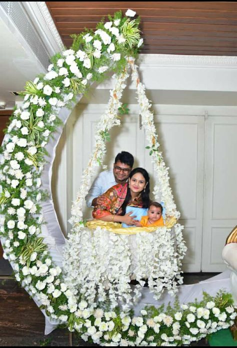 Indian Cradle Ceremony Decoration, Uyala Function Decoration, Barasala Decoration At Home, Baby Chathi Decoration, Barasala Decoration, Chathi Decoration, Indian Outdoor Wedding Decor, Baby Cradles, Cradle Decoration