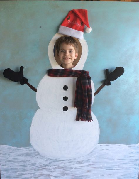 Photo Booth Snowman for Community Country Christmas at Elementary School.  Made from 1/4" mdf plywood, holes drilled and zip-ties used to hold hat, scarf and mitts in place. Photo Booth Ideas For Christmas, Snowman Photo Booth, Snowman Photobooth, Christmas Train Ideas, Snowglobe Photo Booth, Christmas Photo Booth Diy, Christmas Photo Booth Ideas, Winter Photo Booth, School Holiday Party