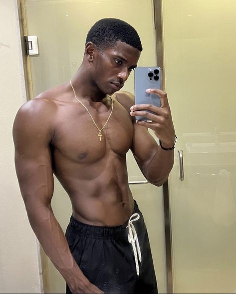 Gym Men Motivation, Attractive Black Men, Workout Men, Cute Dreads, Light Skin Men, Dark Skin Men, Life Vision, Black Men Fashion Swag, Celeb Crush