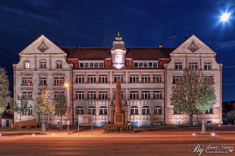 the old school building by https://www.deviantart.com/linsenschuss on @DeviantArt Big School Building Korea, Fancy School Exterior, Old School Architecture, Pink School Building, Vintage School Building, Fancy School Building, Big School Building, College Bloxburg, Bloxburg Rp