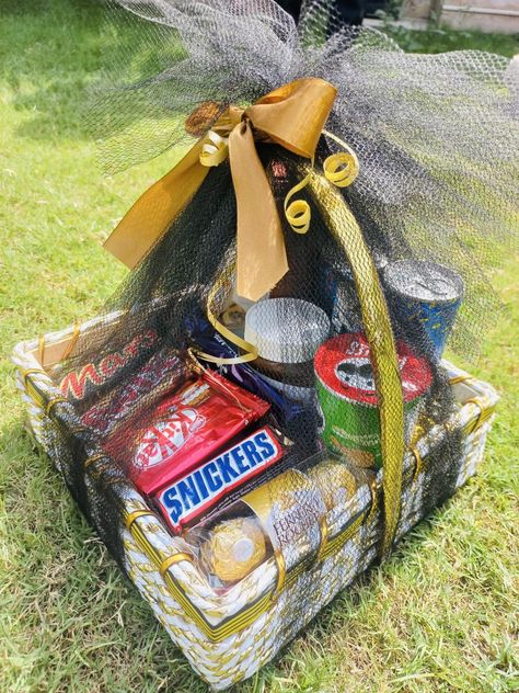 Snacks Hamper, Hampers For Men, Paper Cup Crafts, Wedding Gift Pack, Bridal Gift Wrapping Ideas, Baby Gift Hampers, Customised Gifts, Cup Crafts, Cute Selfies Poses