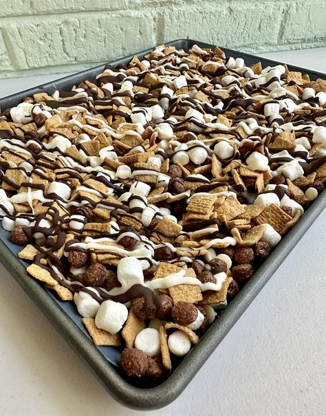 S’mores Snack Mix Smores Snacks, Puppy Chow Cookies, No Bake Cheesecake Filling, Trail Mix Recipes, Recipes With Marshmallows, Snack Mix Recipes, No Bake Snacks, Semi Sweet Chocolate Chips, Mini Marshmallows