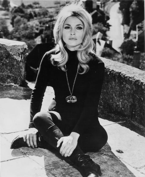 Sharon Tate in Eye of the Devil Manson Family, Roman Polanski, Sharon Tate, Quentin Tarantino, 60s Fashion, The Devil, Vintage Beauty, Old Hollywood, Movie Stars