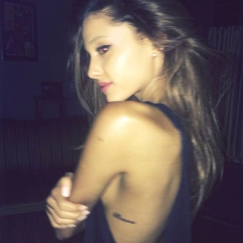 A complete guide to Ariana Grande's 55 known tattoos - Insider Ariana Grande 2014, Ariana Grande Tattoo, Ariana Grande Facts, Filipino Tattoos, Frankie Grande, Kunst Tattoos, Ariana G, Scream Queens, Big Sean