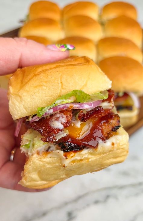 Ranch Chicken Sliders, Bbq Chicken Sliders Recipes, Barbecue Ranch Chicken, Bacon Ranch Chicken, Barbecue Sauce Chicken, Bacon Wrapped Chicken Bites, Sliders Recipes Chicken, Bbq Chicken Sliders, Batch Baking