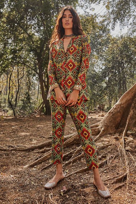 Co Ords Outfits, Pant Suits For Women, Blazer Outfits For Women, Look Formal, Embroidered Pants, Silk Ikat, Ikat Print, Top And Pants Set, Pant Suit