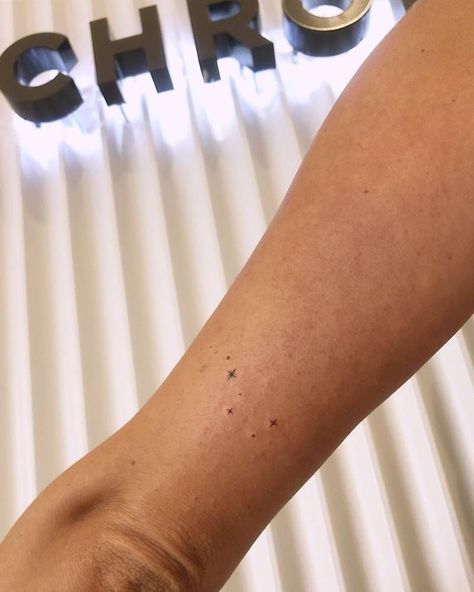 Big Dipper Tattoo Freckles, Tiny Stars Tattoo Arm, Lil Dipper Tattoo, Small Dipper Tattoo, Back Constellation Tattoo, Constellation Arm Tattoo, Dainty Constellation Tattoo, Star Tattoo Back Of Arm, Little Star Tattoo Simple