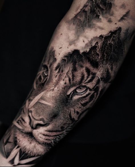 Big Cat Tattoo Men, Wildlife Tattoo Ideas, Siberian Tiger Tattoo, Tiger Tattoo Realistic, Tiger Tattoo Forearm, Animal Tattoo Sleeve, Inside Forearm Tattoo, Wolf Tattoo Shoulder, Forest Forearm Tattoo