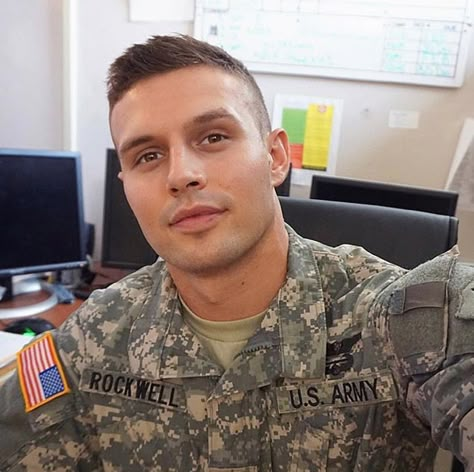 Dan Rockwell Julia Knezevic, Soldier Haircut, Military Muscle Men, Dan Rockwell, Military Muscle, Hot Army Men, Army Pics, Charming Man, Army Men