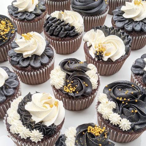 New Year’s Eve Cupcake Ideas, New Year Baked Goods, New Years Eve Cupcake Ideas, New Years Brownies, Happy New Year Cupcakes, New Years Cupcakes Ideas, New Year Cupcakes Ideas, New Year Desserts Ideas, New Years Cupcake Ideas