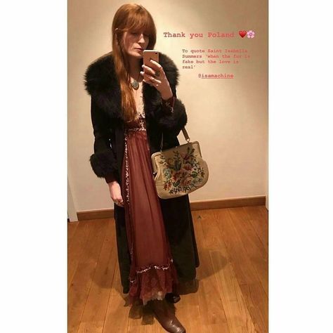 What Is Florence Wearing? (@whatisflorencewearing) • Instagram photos and videos Florence Welch Style Inspiration, Florence Welch Style, Florence Welch, Tapestry Bag, Punk Vintage, Style Inspiration Winter, Floral Tapestry, Florence, Fashion Inspo Outfits