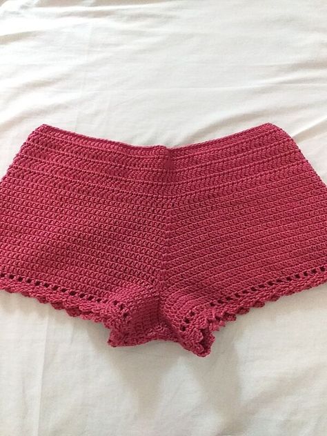 short tejidos a crochet paso a paso Shorts Tejidos A Crochet, Pola Top, Knitting Projects Sweaters, Crochet Shorts Pattern, Crochet Bottoms, Shorts Crochet, Lace Diy, Crochet Pants, Mode Crochet