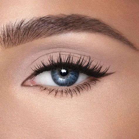 Natural Eye Shadow Blue Eyes, Eyeshadow Looks For Light Skin, Charlotte Tilbury Makeup Looks Blue Eyes, Soft Bridal Eye Makeup, Simple Daily Eye Makeup, Natural Mauve Eye Makeup, Natural Makeup For Blue Eyes Brunettes, Subtle Eyeshadow Looks For Blue Eyes, Neutral Eye Makeup Blue Eyes