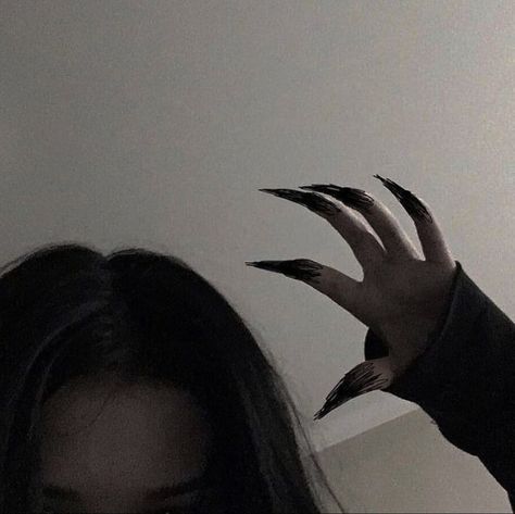 Of Ideas, Nails, Hair, Black