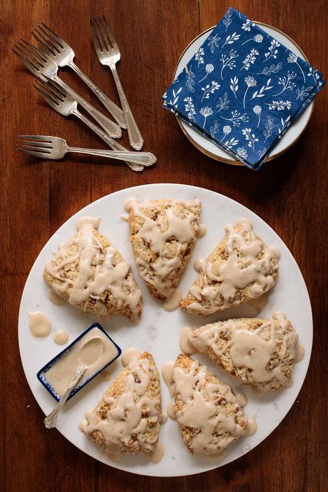 Melt in your mouth delicious and so easy (actually ridiculously easy), these Banana Bread Scones are moist with a wonderful crunchy exterior. The brown butter icing has been described as \'to die for\'. #easyscones, #bananascones, #bananabreadscones, #ridiculouslyeasyscones Brown Butter Icing, Banana Scones, Scones Easy, Scone Recipes, Savory Scones, Butter Icing, Pumpkin Banana, Scones Recipe, Scone Recipe