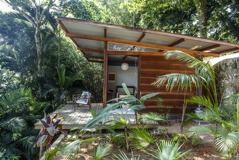 Slow Down in Nature by Forest Bathing on Airbnb Tiny House Costa Rica, Bali Cabin, Tropical Cabin, Design Casa Piccola, Living Dining Room Ideas, Aesthetic Interior Design, Rest House, Studio Interior Design, Forest Bathing