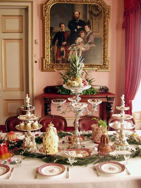 Beautiful Edwardian dessert table setting. Victorian Tea Party, Afternoon Tea Parties, Christmas Tea, Victorian Christmas, Cups And Saucers, Beautiful Table, Tea Room, Room Table, High Tea