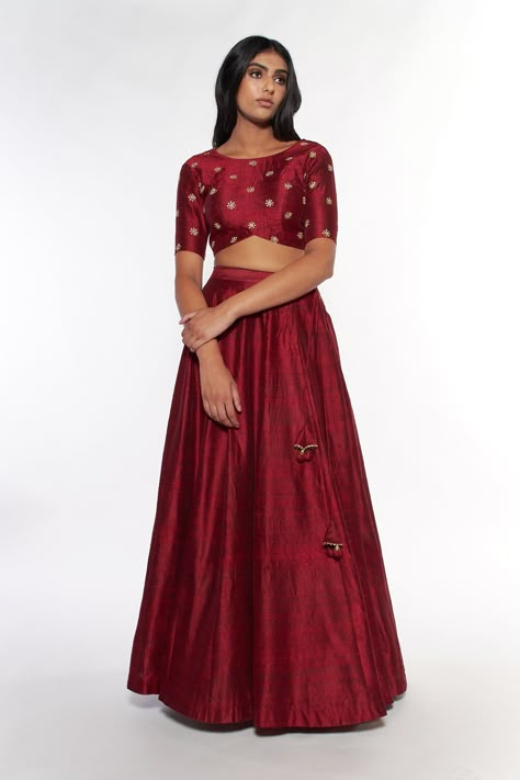 Rose - MARKET Banaras Skirt And Crop Top, Banarasi Crop Top And Skirt, Red Skirt Outfit Indian, Indian Skirt And Top Outfits, Skirt And Crop Top Indian Weddings, Skirt Blouse Designs Indian, Crop Top And Skirt Indian Weddings, Top And Skirt Indian, Farewell Outfit Ideas