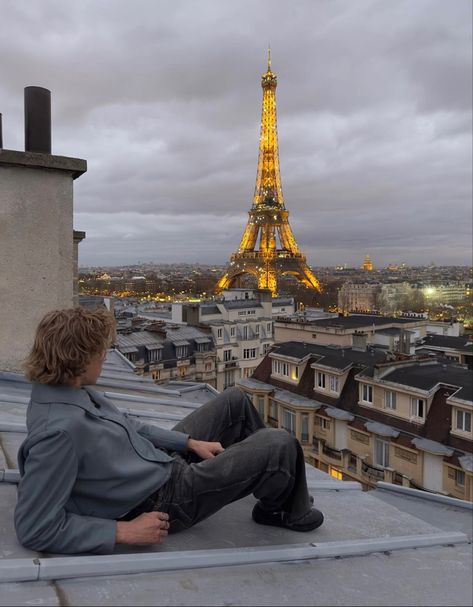 Paris Instagram Pictures Men, Paris Aesthetic Men, Paris Boy Aesthetic, Paris Outfits Men, Vibey Aesthetics, Men In Paris, Paris Instagram Pictures, Chicos Aesthetic, Paris Photo Ideas