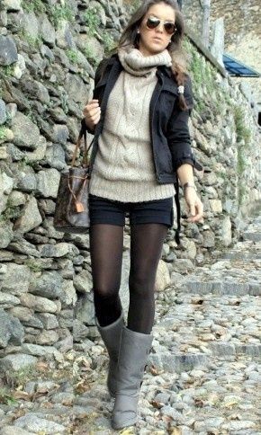 Winter Jean Shorts Outfits, Big Sweater And Tights, How To Style Shorts In Winter, Shorts With Tights Outfit Winter, Winter Shorts Outfits Classy, Shorts And Uggs Outfit, Winter Outfits Shorts, Shorts With Sweater Outfit, Shorts Outfits Winter