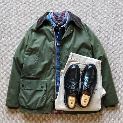 いいね！2,711件、コメント25件 ― @the.daily.obsessionsのInstagramアカウント: 「Today's Outfit. ↓ #Barbour Bedale Oiled Jacket 60's Vintage #Levis #557 #BigE Denim Jacket…」 Barbour Outfit, Shetland Sweater, Barbour Bedale, 60 S, Barbour Style, Barbour Wax, Country Attire, Workwear Vintage, Olive Jacket