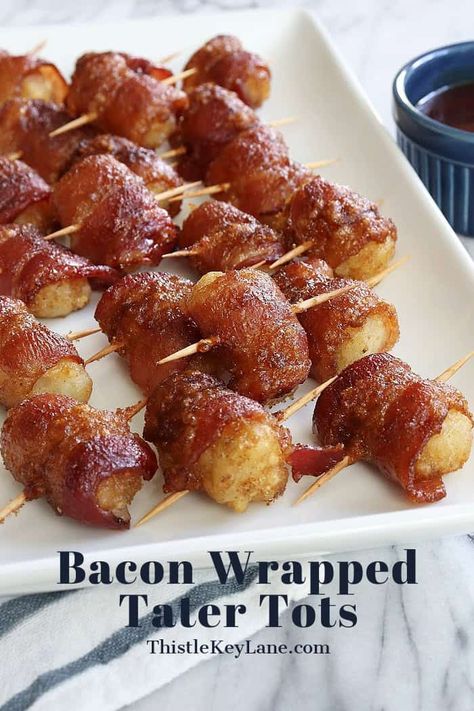 Bacon Wrapped Tots, Bacon Wrapped Tater Tots Brown Sugar, Tater Tot Appetizer Recipes, Bacon Appetizer Recipes, Bacon Roll Ups, Tater Tot Appetizers, Bacon Wrapped Tater Tots, Bacon Appetizer, Appetizer Wraps