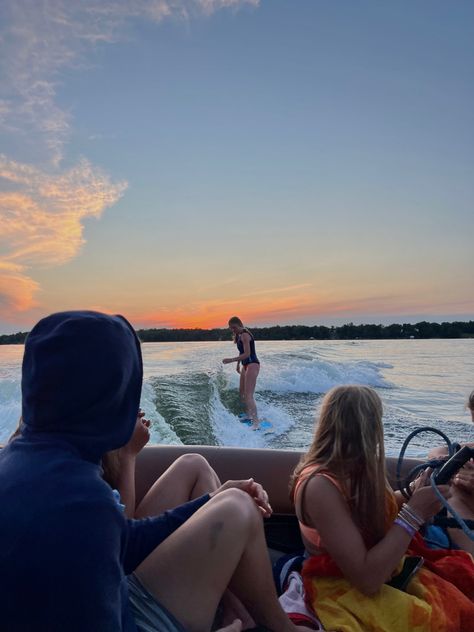 Surf Boat Aesthetic, River Life Aesthetic, Water Skiing Aesthetic, Wakesurfing Girl, Wakesurfing Aesthetic, Boating Fits, Water Sports Aesthetic, Lake Boat Aesthetic, Boat Life Aesthetic