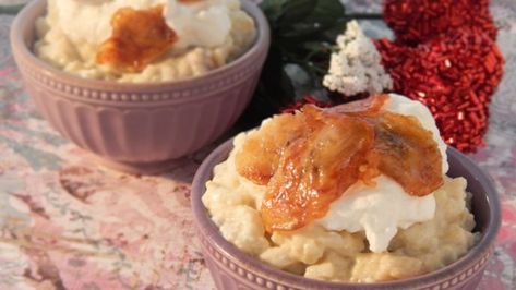 Banana rice pudding with whipped cream is a quick and easy Japanese dessert that is not too sweet but just enough for dessert. Mini Cream Puffs, Riced Broccoli, Non Chocolate Desserts, Banana Pudding Pie, Pudding Recipes Homemade, Rice Mexican, Banana Pudding Pies, Banana And Rice, Rice Puddings