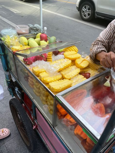 Fruit Cart, Juice Business, Juice Cafe, Street Food Business, Gerobak Dorong, Hot Dog Cart, Fruit Mixes, Food Packaging Design, Juice Bar