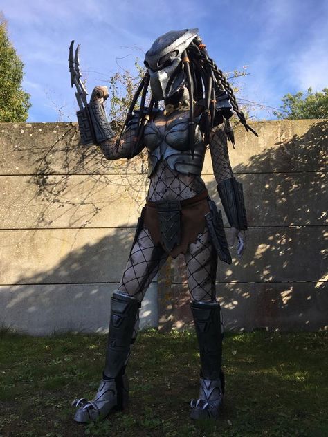 Predator Costume Women, Costume Ideas 2023 Women, Horror Movie Cosplay Female, Horror Cosplay Female, Female Slashers, Cosplay Outfits Female, Horror Movie Cosplay, Halloween Outfits Ideas, Female Predator