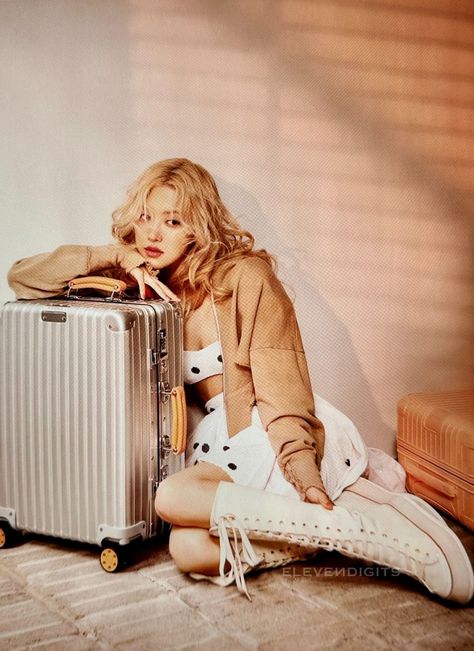 ✨ELEVEИDIGITS✨ on X: "Rosé for Dazed Korea Spring Edition 2024 ✨ ROSÉ FOR DAZED KOREA ✨ #ROSÉ #로제 #ROSÉxRIMOWA @RIMOWA #ROSÉxDazedKorea @DazedKorea https://t.co/YkNXa5xaBe" / X Rosé Dazed, Post Photoshoot, Rosé Instagram Update, Girl Group Costume, Concept Poster, Instagram Roses, Dazed Korea, Wallpaper Icon, Rosé Instagram