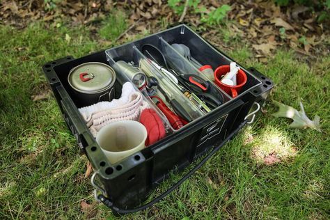 Stress-Free Camping Storage Ideas for Organizing Your Camping Gear Best Pop Up Campers, Camping Gear Organization, Camp Kitchen Box, Camping Fridge, Camping Tote, Chuck Box, Camper Hacks, Camping Kitchen, Camping Storage