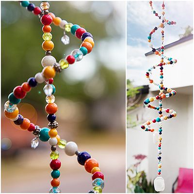 Beaded Wind Spinners Diy, Spiral Beaded Suncatcher Diy, Big Beads Craft, Spiral Sun Catchers Diy, Beaded Suncatcher Diy How To Make, Spiral Suncatchers Diy, Glass Bead Suncatcher Diy, Beaded Crafts For Adults, Diy Beaded Suncatchers