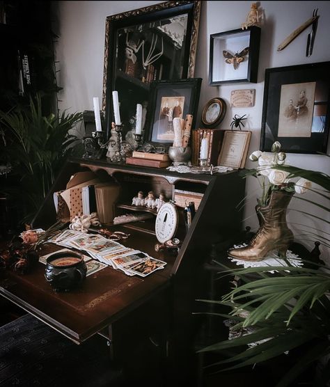 Victorian Study Room, Gothic Office Decor, Dark Academia Room Inspo, Gothic Study, Dark Academia Room Ideas, Victorian Study, Dark Academia Home Decor, Vampire Decor, Gothic Cottage