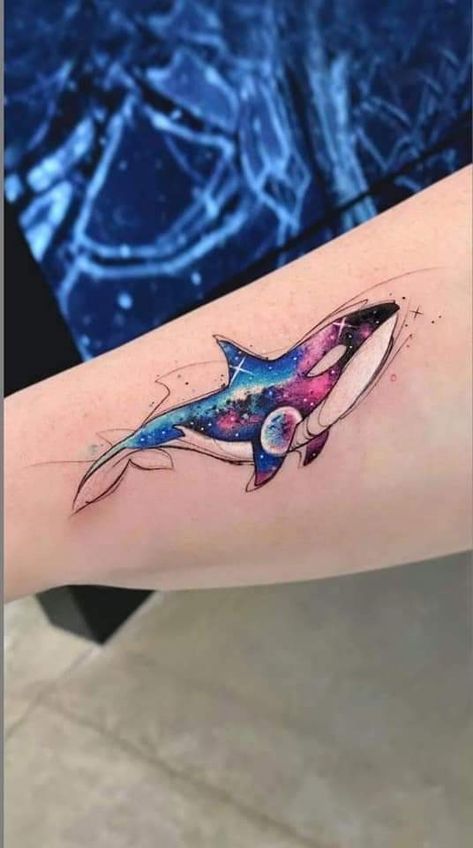 Galaxy Whale, Galaxy Tattoos, Creative Galaxy, Tatuaje Trash Polka, Watercolor Tattoo Ideas, Cosmic Tattoo, Orca Tattoo, Whale Tattoo, Knuckle Tattoos