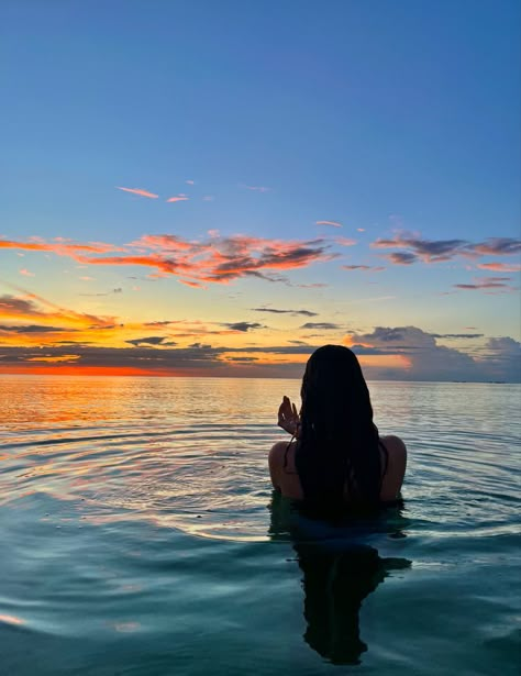 ocean beach picture inspo for insta silhouette Instagram Picture Inspiration, Beach Picture, Picture Inspiration, Ocean Beach, Beach Sunset, Water