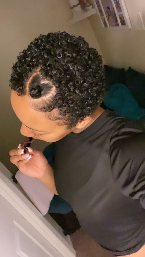 Short Curly Hair With Edges, Heart Part Natural Hairstyles, Hairstyles After Big Chop, Shorts 4c Hairstyles, Big Chop Natural Hair 4c Hairstyles, Jerry Curls Natural Hair Short 4c, Jerry Curl Hairstyles Black Women, Finger Curls Short Hair, Jerry Curls Natural Hair Short