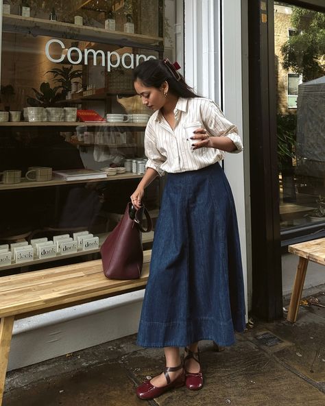 Trying to cheer myself up in the terrible weather with some oat latte, new nails and a great outfit. Never disappoints 👌🏼 Scandinavian Minimalist, New Nails, Cheer Me Up, Minimal Fashion, Chic Outfits, Shirt Style, Fashion Blogger, Summer Fashion, Ootd