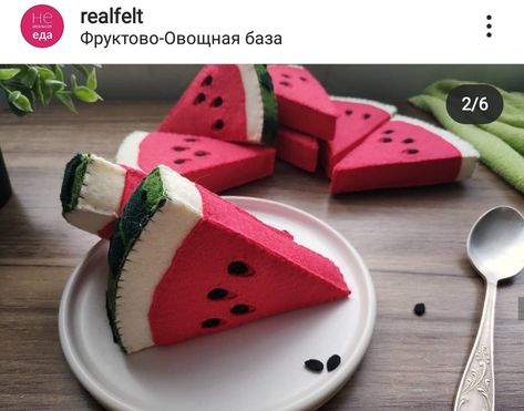 Felt Food Ornaments, Felt Sweets, Felt Watermelon, Felt Pizza, Felt Food Diy, Felt Food Patterns, Felt Cupcakes, Felt Fruit, Wreath Attachments