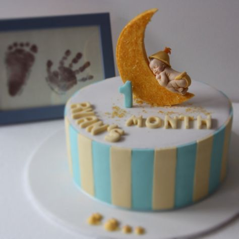 A Full Moon one month Birthday cake by Bake Me Bella 1month Birthday Cake, 1st Month Birthday Cake, Monthly Milestone Cake Ideas, 1 Month Birthday Cake, One Month Birthday Cake, 5 Month Cake Ideas, 1st Month Birthday Ideas, 1month Birthday Ideas, Monthly Cakes For Baby Boy