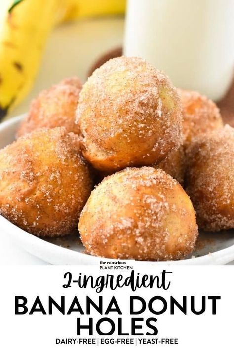 These air fryer banana bread donut holes are easy 2-ingredients donut holes perfect to fix your banana bread craving in less than 15 minutes. Banana Donut Holes, Sweet Donut Recipe, Vegan Royal Icing Recipe, Air Fryer Banana Bread, Diet Sweets, Air Fryer Banana, Healthy 2024, Healthy Banana Recipes, Donut Hole Recipe