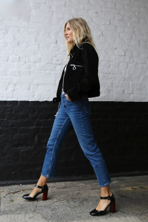 Woman Walking, Style Casual Chic, Fashion Friday, Looks Street Style, Mode Inspo, Mode Inspiration, Looks Style, Outfits Casuales, Jean Outfits