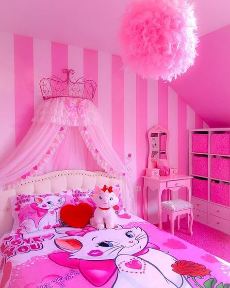 Barbie Rooms Bedrooms, Barbie Dream Bedroom, Pink Barbie Bedroom, Pink Barbie Room, Barbie Bed, Pink Kawaii Room, Barbie Room Ideas Bedrooms, Barbie Bedroom Ideas Kids, Daughter Room Makeover